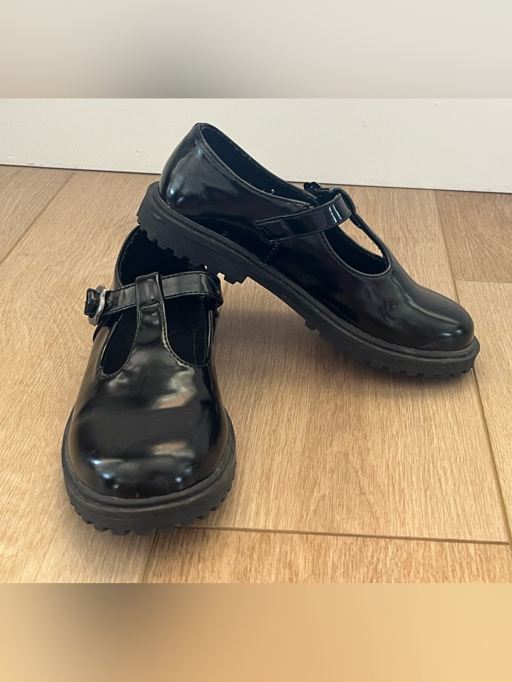 Old Navy Girls Black Patent Mary Jane Shoes